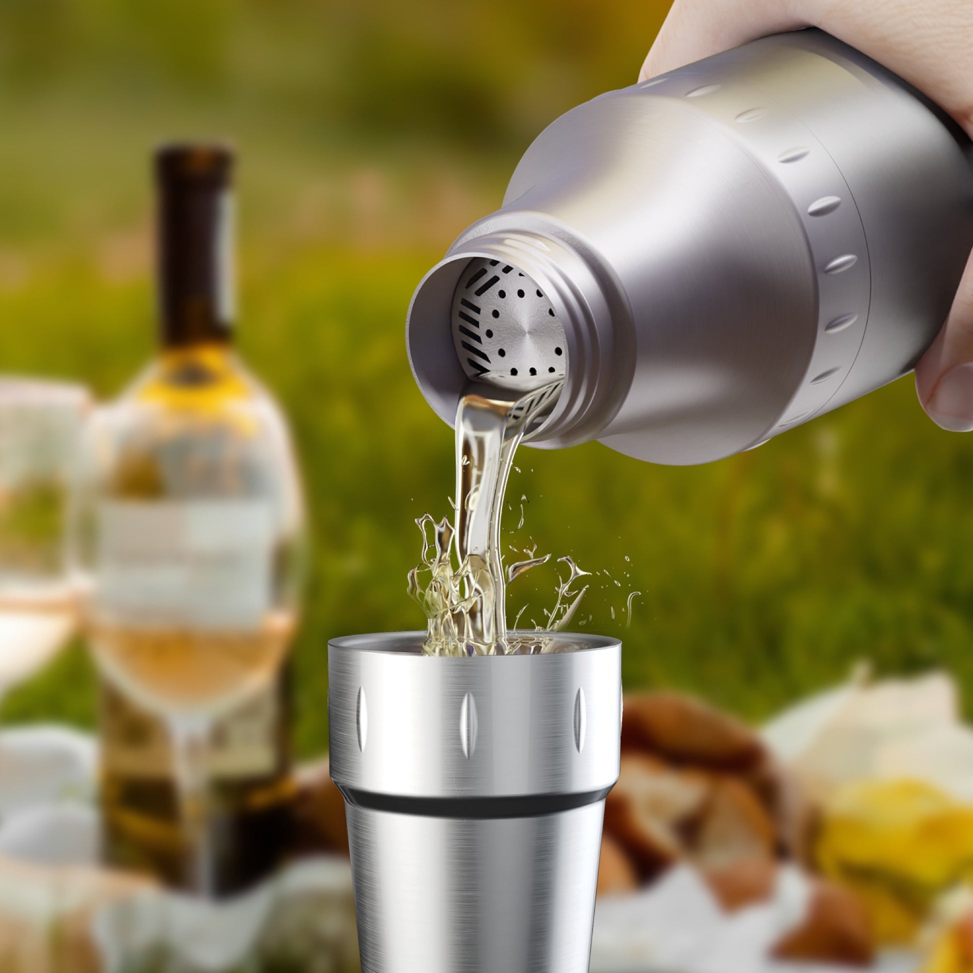 Magcheer common gallery cocktail shaker with stackable cups detail
