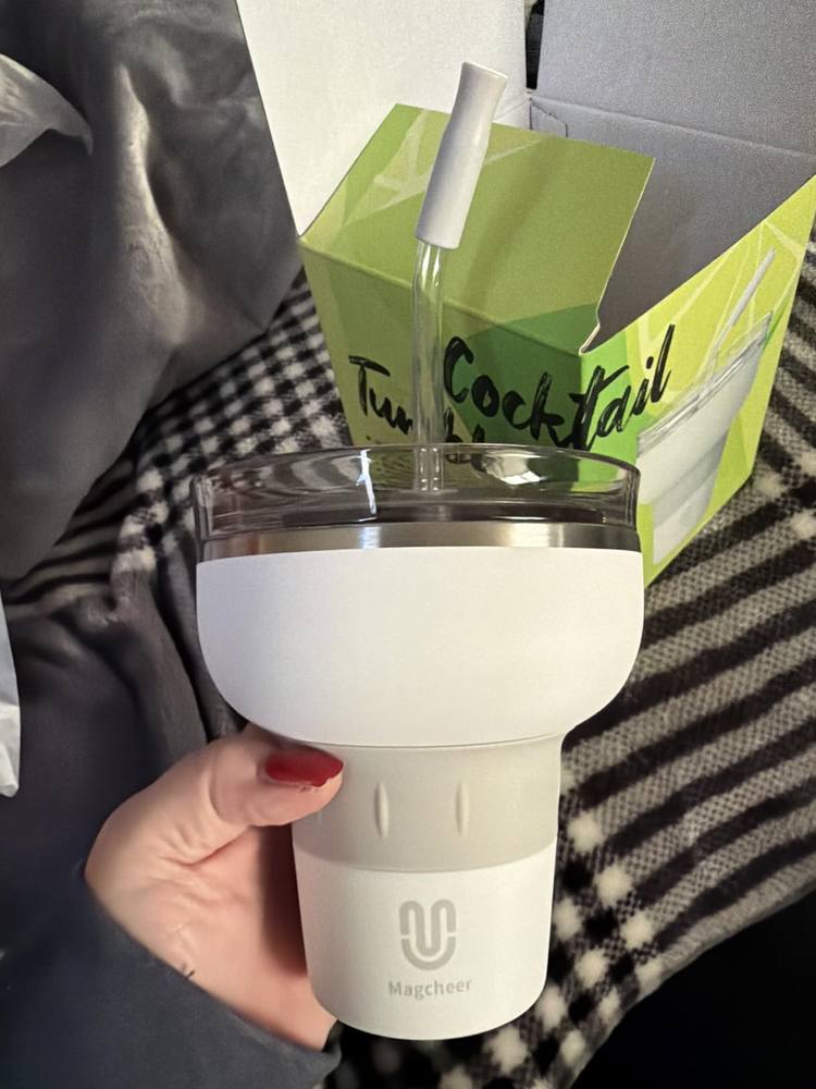 Customer photo of a white Magcheer cocktail tumbler with packaging